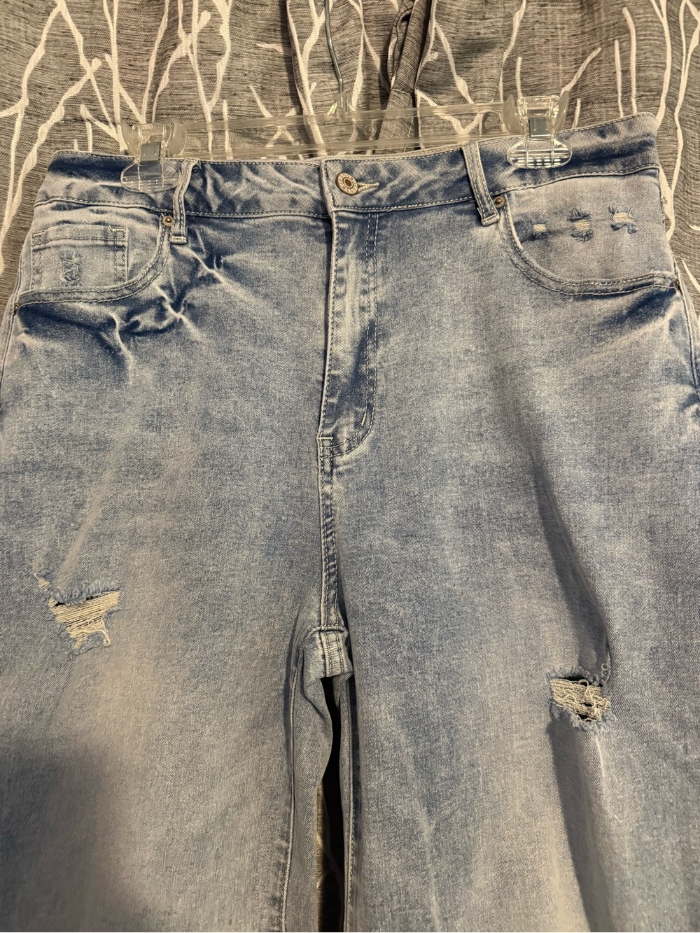 NWOT Light Wash Distressed Women’s Jeans size 14 - Picture 2 of 5